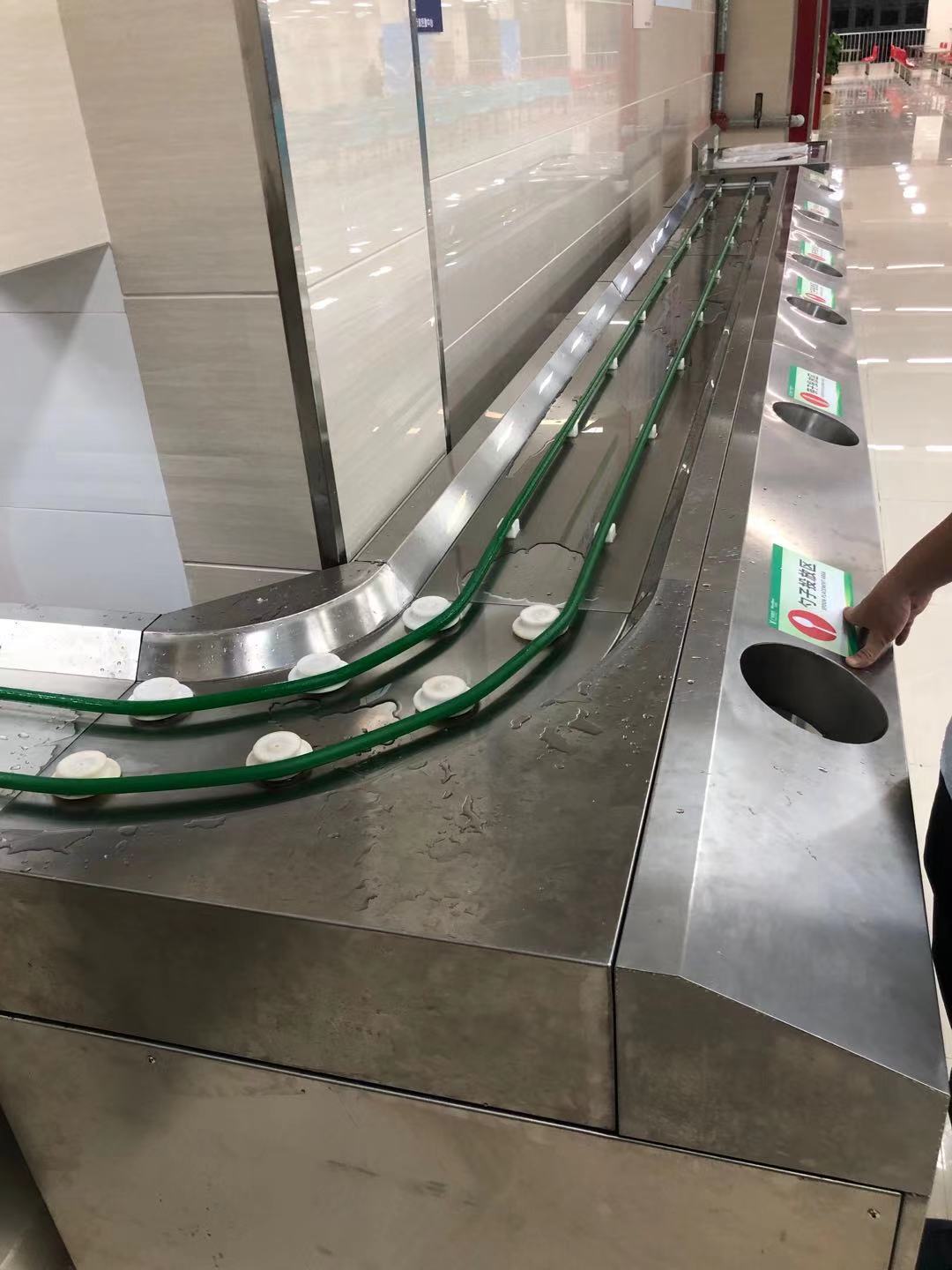 广州地铁圆带式餐具餐盘回收清洗输送线